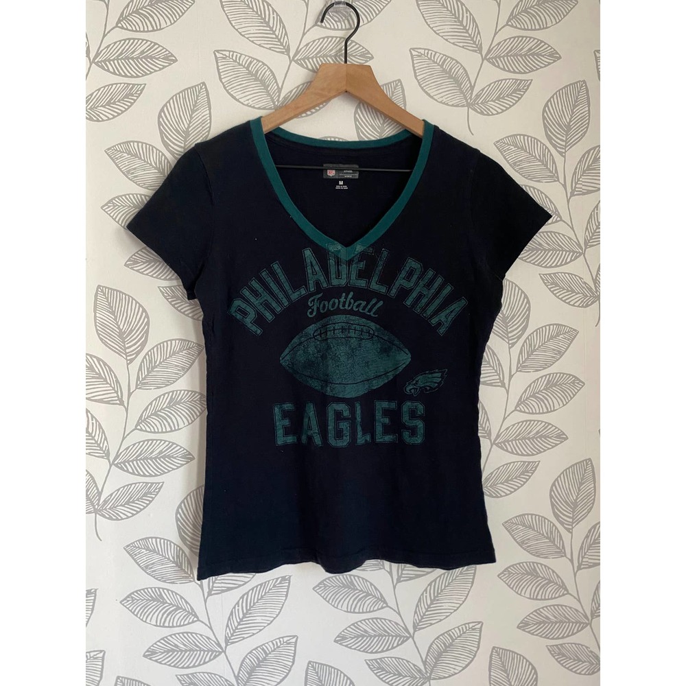 NFL Phila Eagles Vneck T-shirt, Size M - Picture 1 of 1